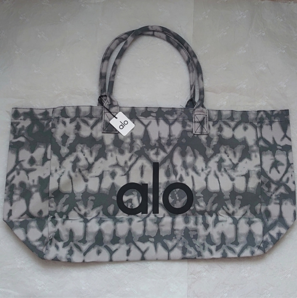 ALO Yoga Shopper Tote - Picture 4 of 8